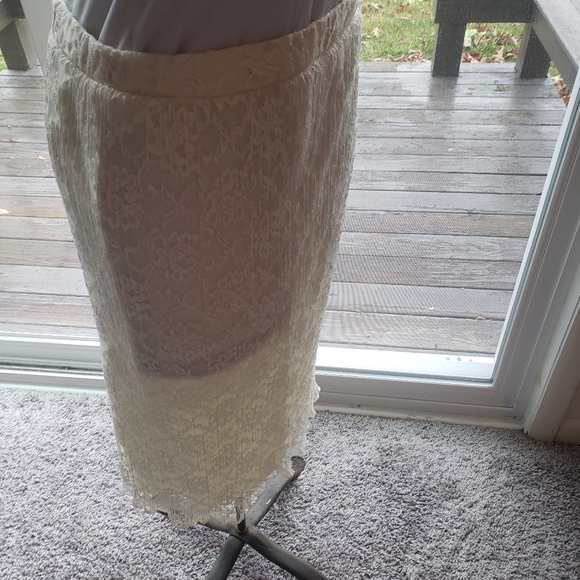 White Lace Lined Vintage Maxi Skirt - Picture 4 of 12